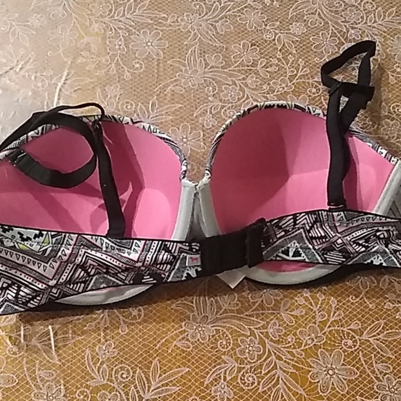 Pink Victoria's Secret Bra 34C - Picture 3 of 6
